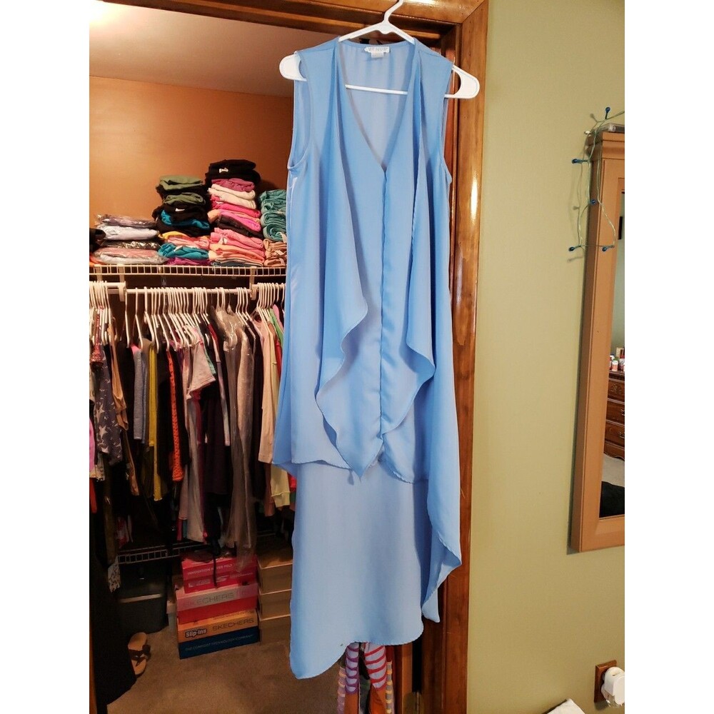 WOMAN'S LT. BLUE DRESS BY:VENUS HIGH-LOW SLEEVELESS SIZE:6 *BRAND NEW& STUNNING*